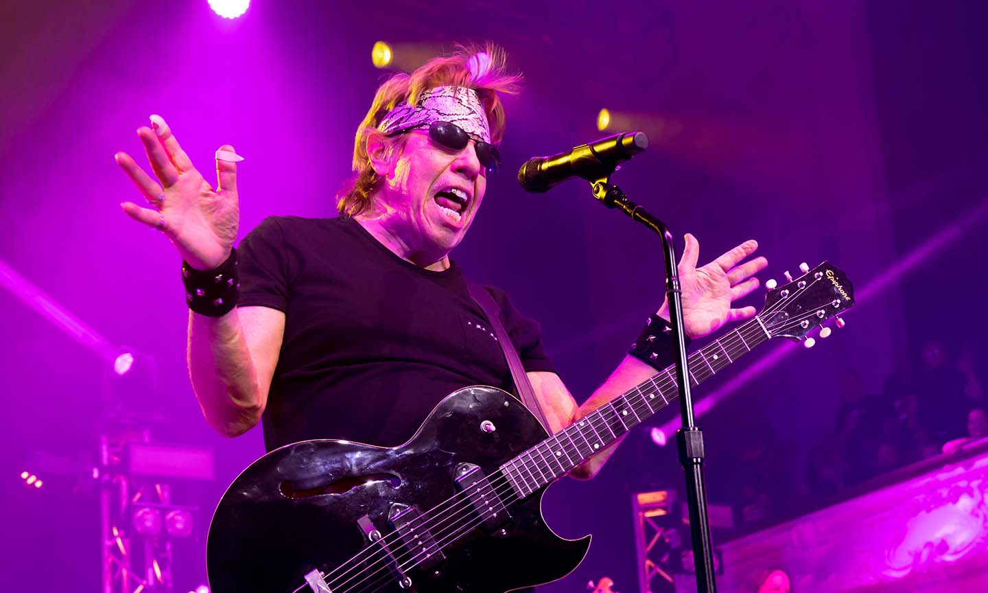 George Thorogood & The Destroyers playing live